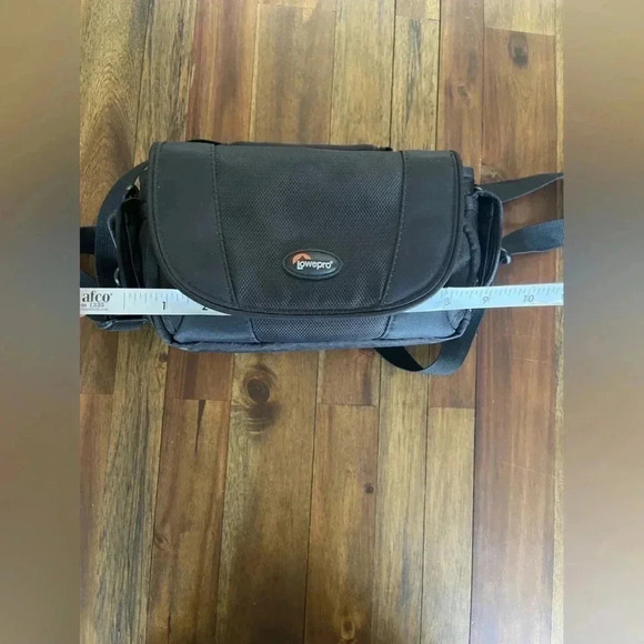 Lowpro black camera case - Picture 4 of 9